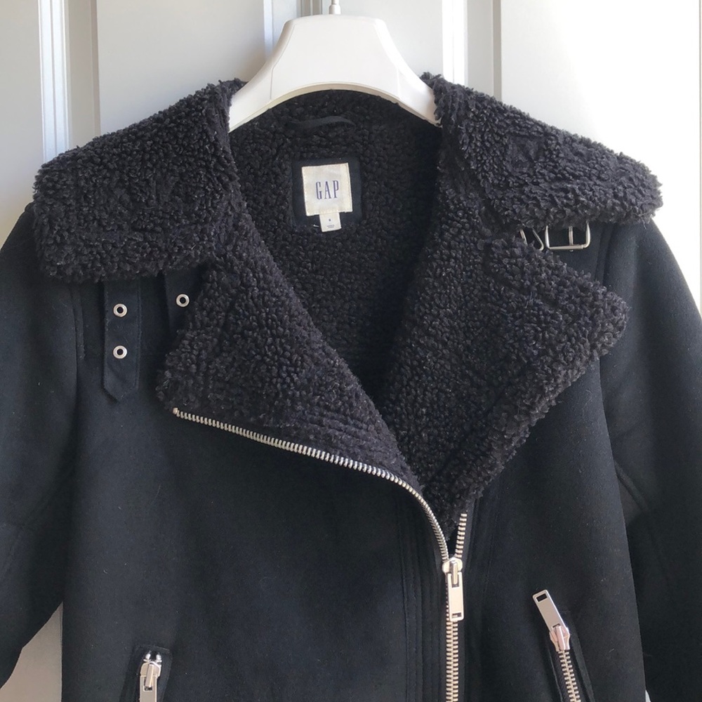 Gap Women’s Sherpa Faux-Suede Biker Jacket - Picture 3 of 9